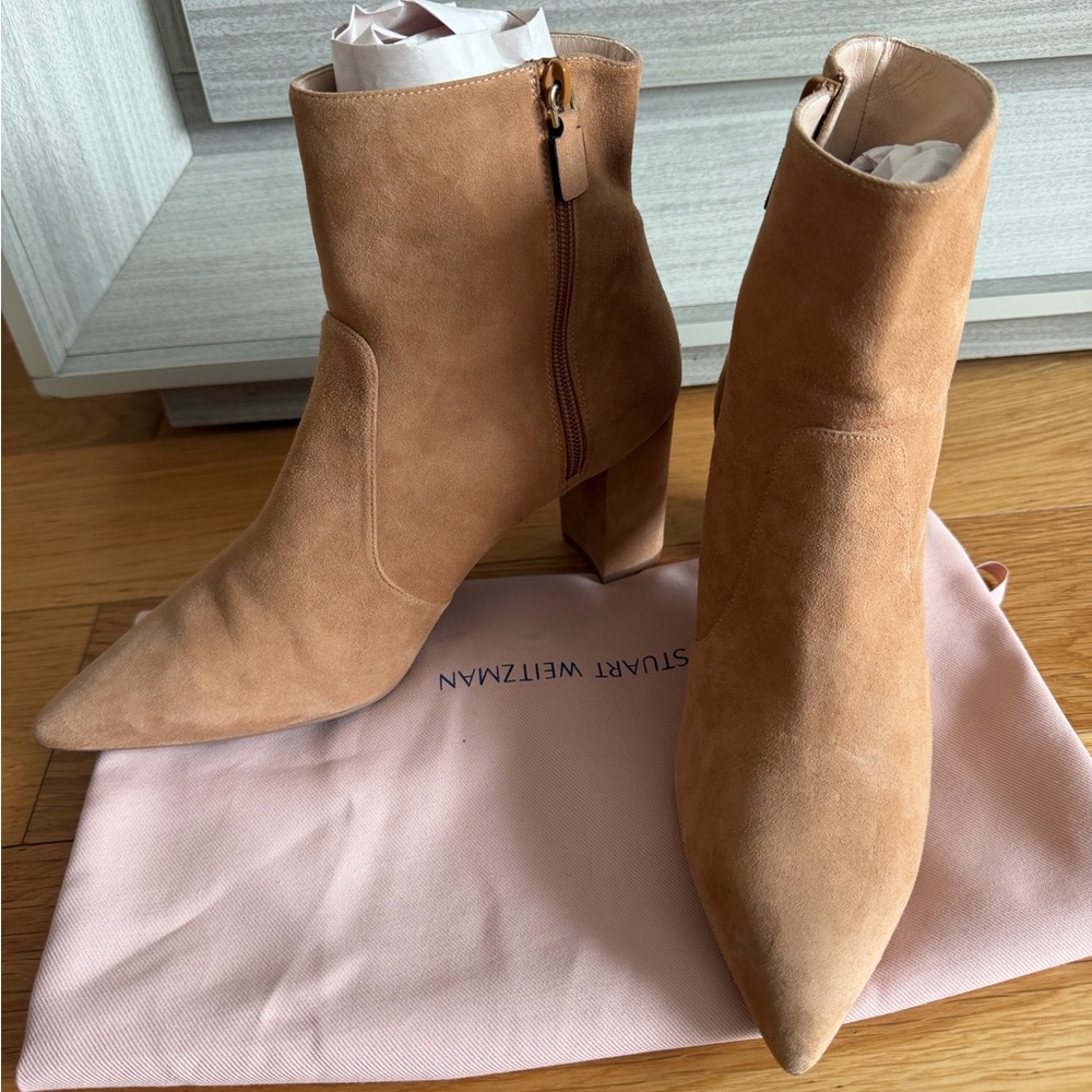 Stuart Weitzman Suede Pointed-Toe Ankle Boots in Camel